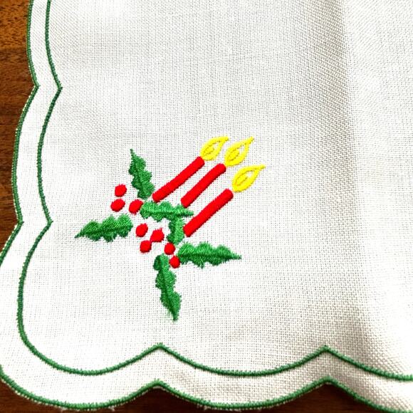 Vintage Christmas Set 4 embroidery placemats & napkins red candle holly berries - Picture 2 of 8